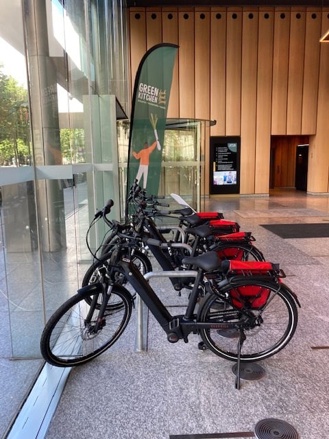 Speciale parkeerzone voor het leasen van elektrische fietsen in bedrijven