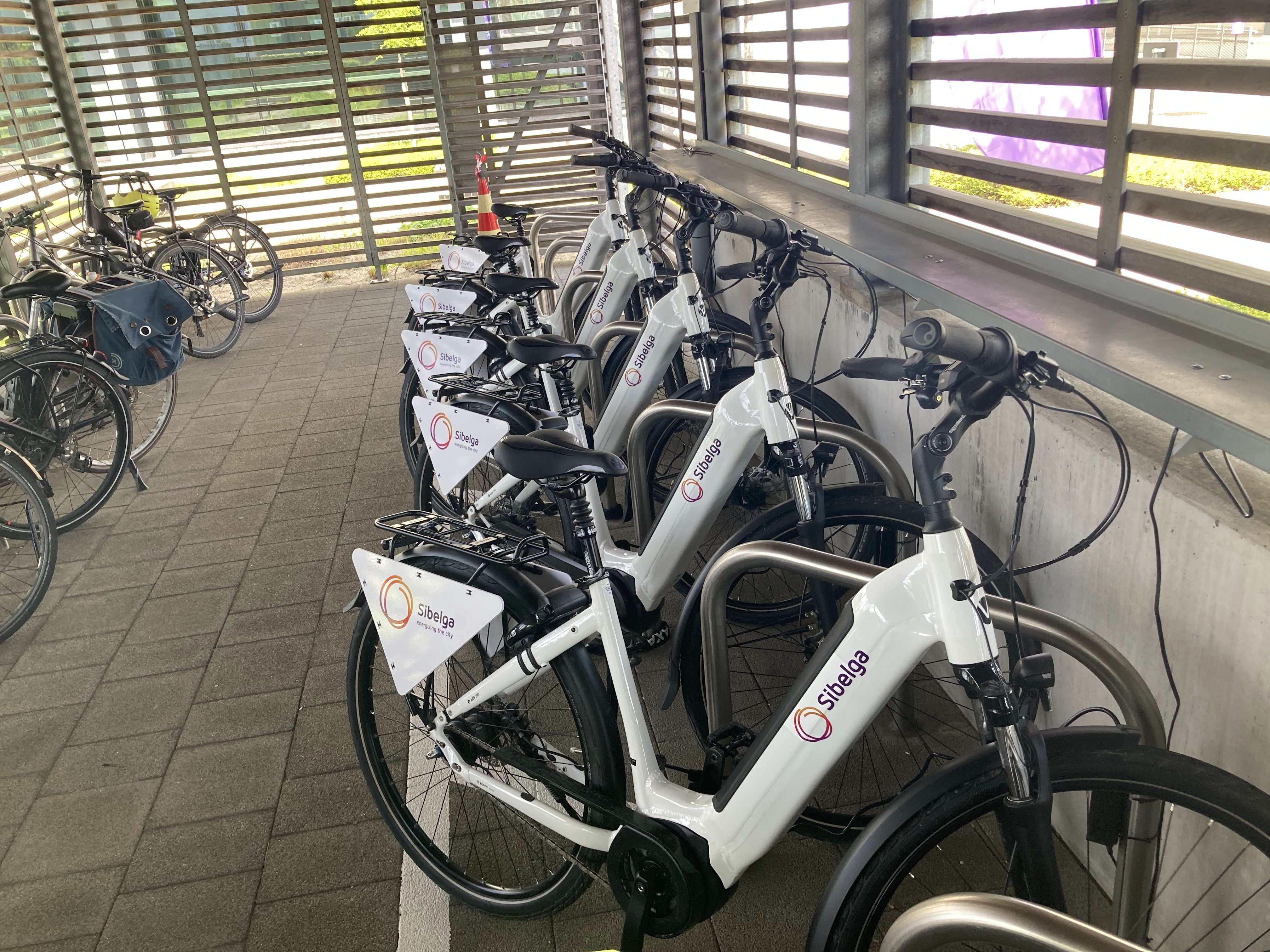 Exemple de parking couvert proposé dans notre service de location de vélo