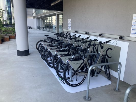 Voorbeeld van een fietsparkeerzone voor fietstoerisme in een hotel